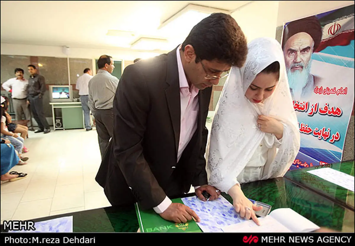 عکس/عروس و داماد شیرازی در حال رای دادن