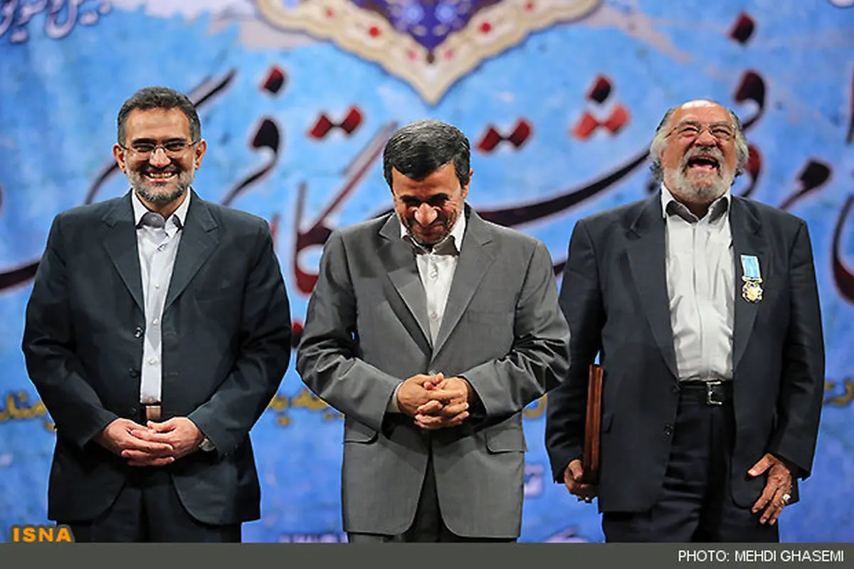 عکس/ خنده جالب احمدی نژاد در کنار بازیگر معروف