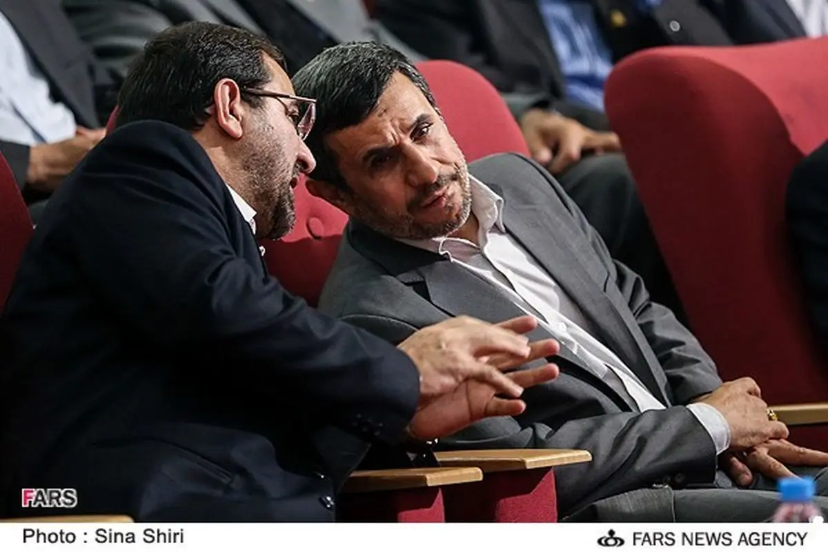 عکس/ درگوشی احمدی نژاد و وزیرش