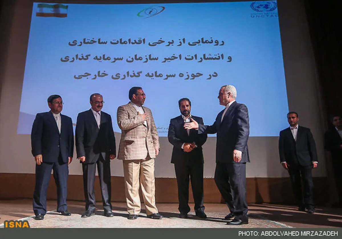 عکس/ تقدیر رحیمی از وزیر اقتصاد!