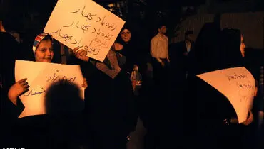 شعار زنده باد بهار در استقبال از احمدی نژاد/ عکس
