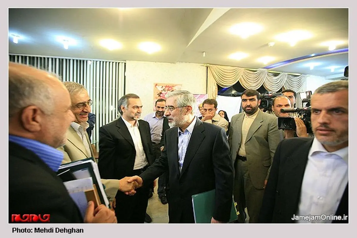 عکس: پشت صحنه های دیدنی مناظره احمدی نژاد-میرحسین موسوی