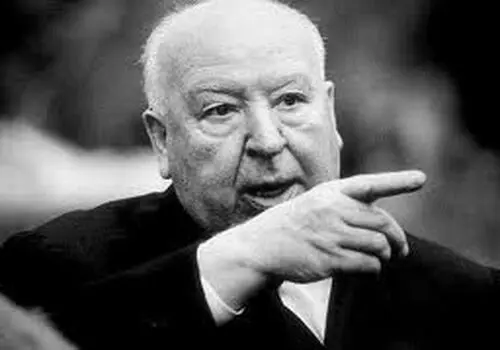 «آلفرد هیچکاک» سر صحنه فیلم «باج‌گیری»؛ سال 1307