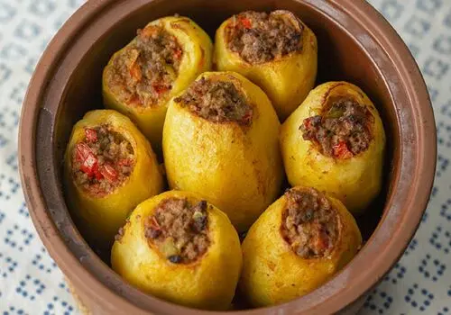 طرز تهیه دلمه سیب‌زمینی شکم‌پر؛ غذایی ساده و خوش‌طعم

