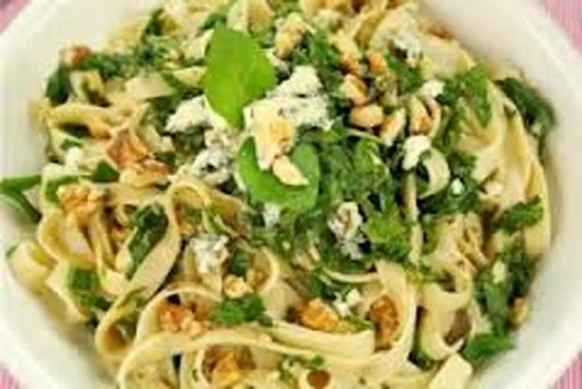 طرز تهیه نودل اسفناج