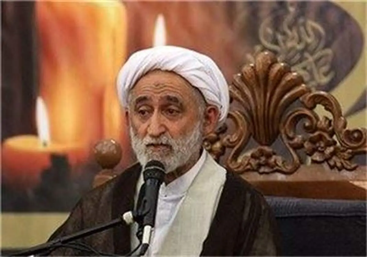 آیت الله استادی: عملکرد برخی مغازه داران در قم، ترویج گناه است