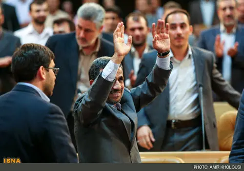 احمدی نژاد بالاخره آفتابی شد+تصاویر