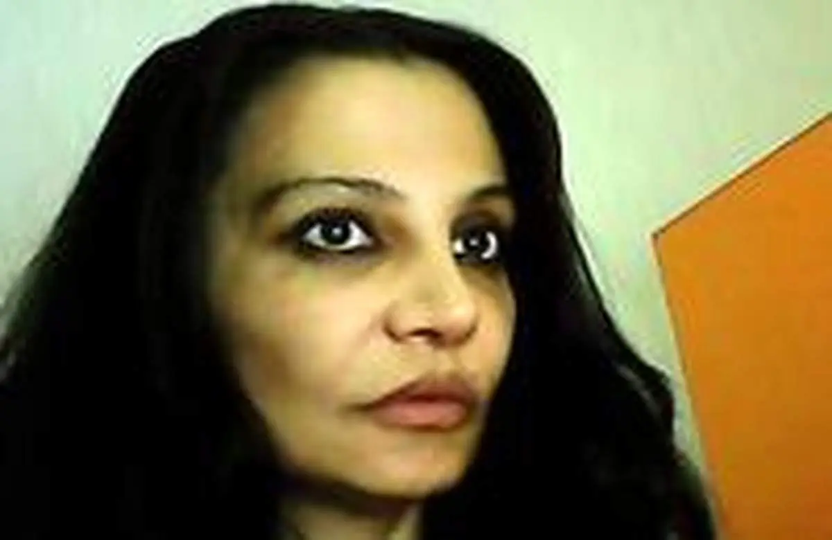 من حاصل ازدواج پنهانی شاه و گوگوش هستم!