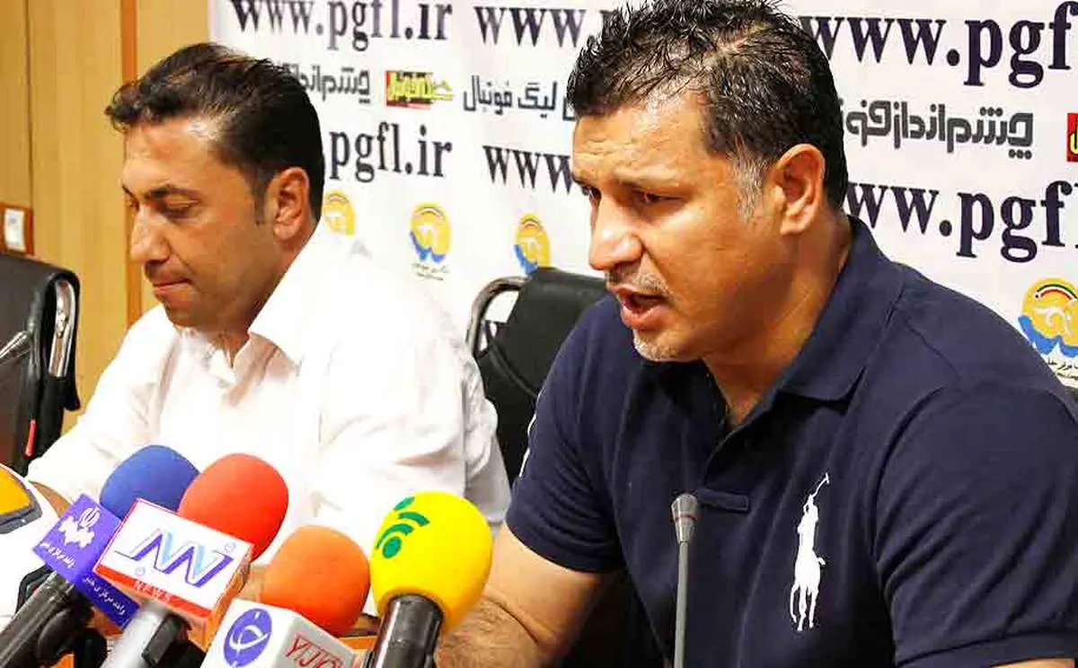 کریمی اول در حرفهایش ثبات داشته باشد بعد مصاحبه کند