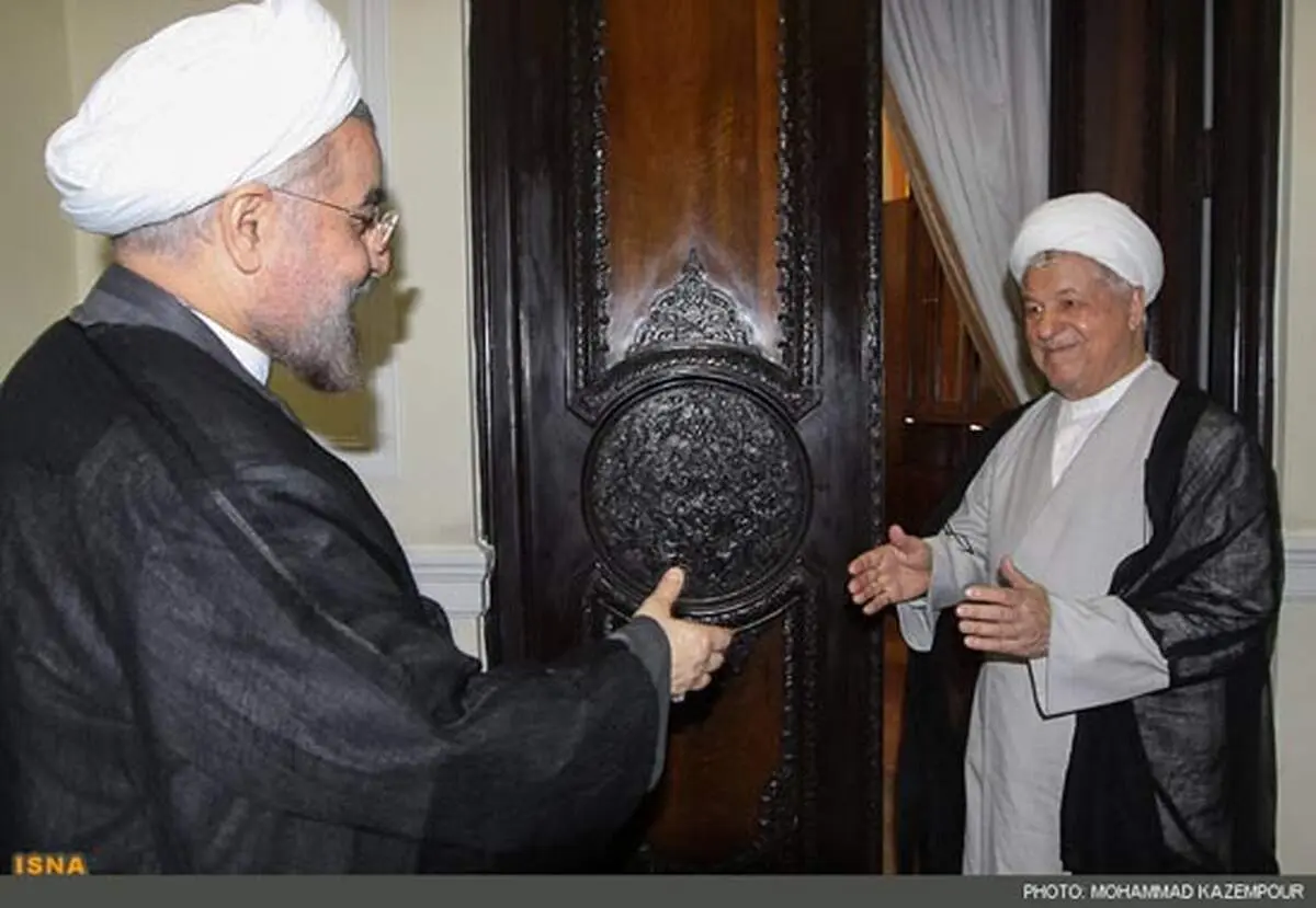 عکس/ استقبال هاشمی از روحانی در مجمع