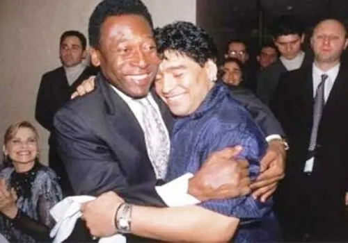 نوه جمشید هاشم پور در آغوش پدربزرگ + عکس

