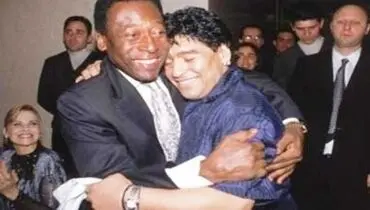 عکس/ مارادونا در آغوش پله
