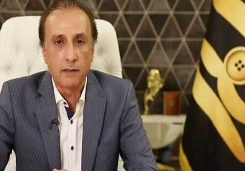 عکسی از محمدرضا حیاتی در کنسرت خواننده مشهور