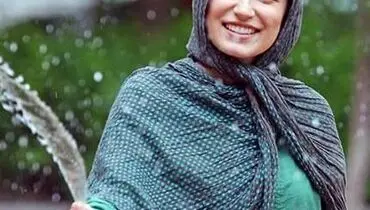 عکس/ ژست عجیب نگار جواهریان با شلنگ