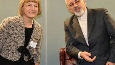 عکس/ هماهنگی ظریف با خانم وزیر در ژست گرفتن