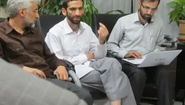 مسئول ارشد ستاد جليلي در بين معترضان به روحاني+ عکس