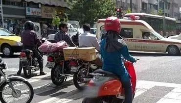 عکس/ دختری که در خیابان انقلاب موتورسواری می کند