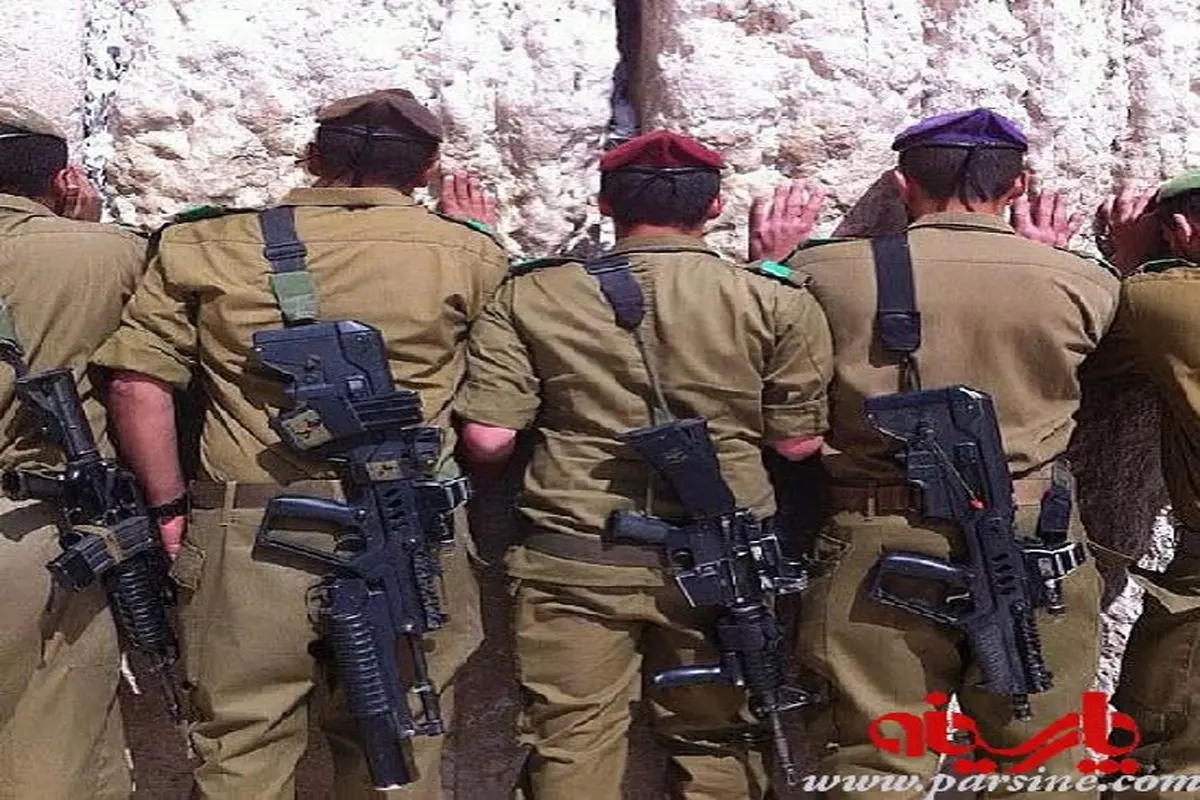 عکس/ عبادت سربازان مسلح اسرائیلی