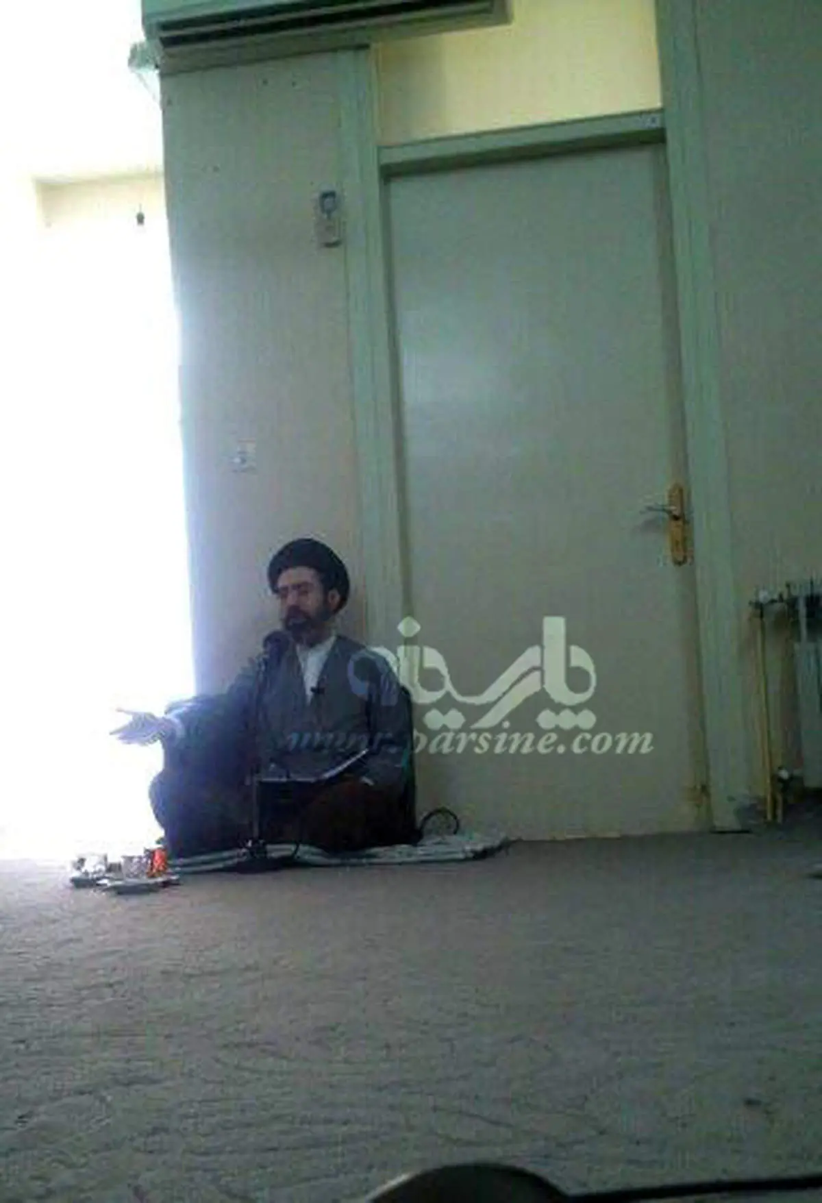 عکس: سید مجتبی خامنه ای در حال تدریس خارج فقه