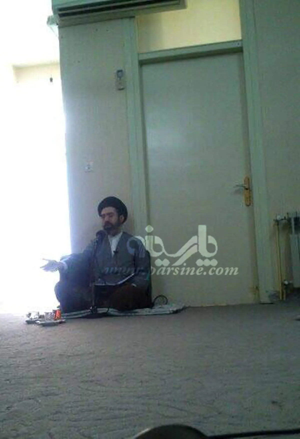عکس: سید مجتبی خامنه ای در حال تدریس خارج فقه
