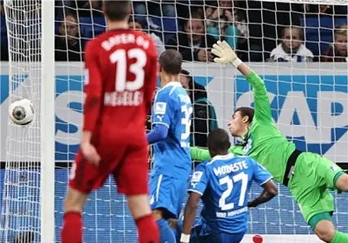 ادای احترام با گل‌های کاغذی؛ ملکه کامیلیا در کنار جانبازان بریتانیایی+عکس