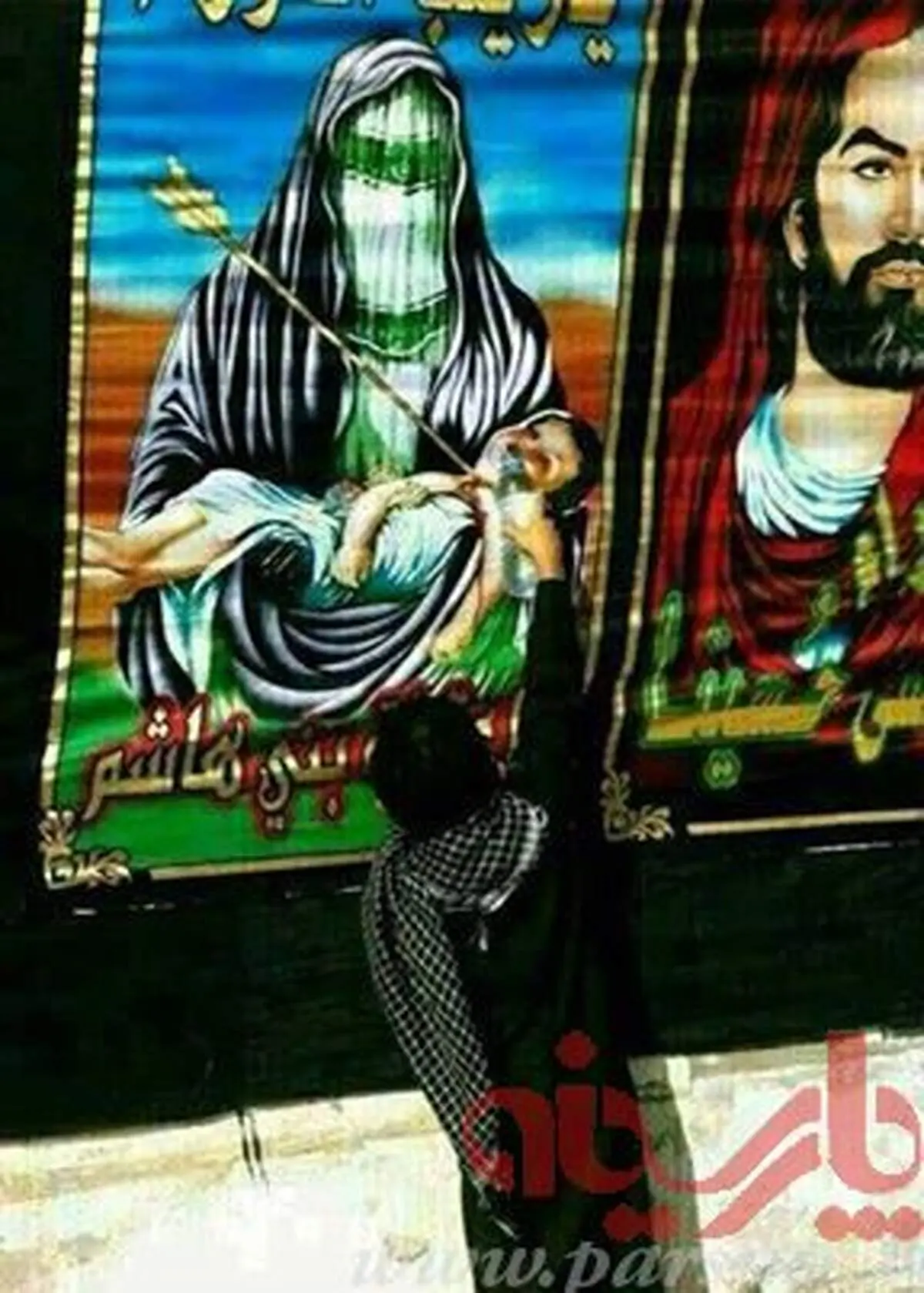 عکس/ آب دادن نمادین به تصویر عاشورایی