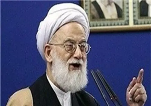 اقامه نماز بر  پیکر آیت‌الله امامی کاشانی توسط رهبر انقلاب+ فیلم