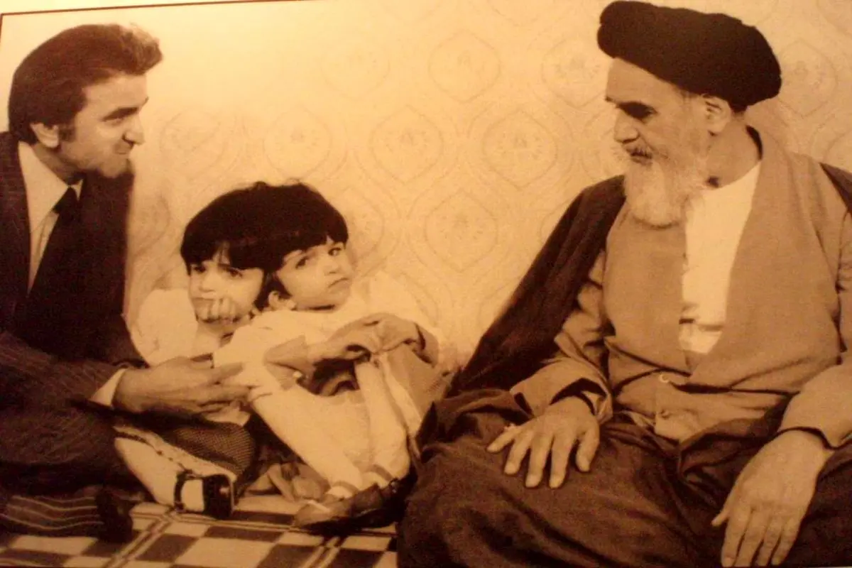 عکس: دیدار امام خمینی با "لاله و لادن" دوقلوهای مشهور ایرانی