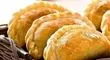 طرز تهیه پیراشکی پیتزایی خانگی با خمیر نرم و کش‌دار

