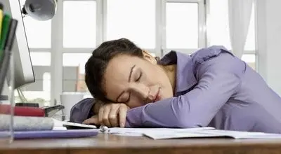 چُرت نیمروزی؛ راه نجات یا زنگ هشدار؟+اینفوگرافی