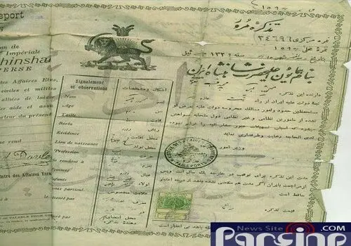  «احمدشاه» هنگام جلوس بر تخت مرمر در کاخ گلستان