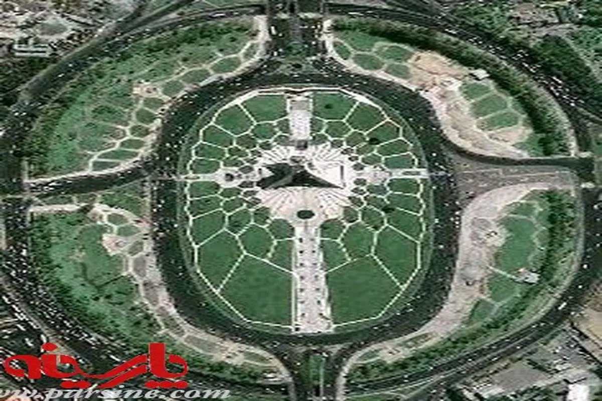 عکس:  قرار گرفتن میدان آزادی در نماد صلیب؟