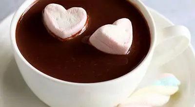 شکلات داغ؛ نوشیدنی گرم با شگفتی‌های شیرین

