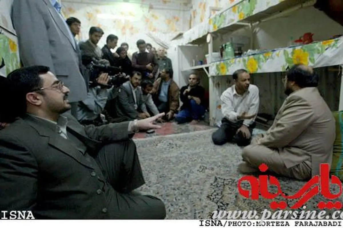 عکس: سعید مرتضوی و اکبر گنجی در زندان اوین