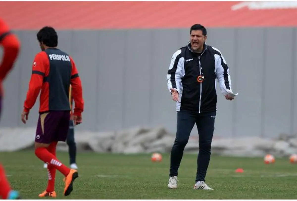 دایی روزنامه را کنار گذاشت +عکس