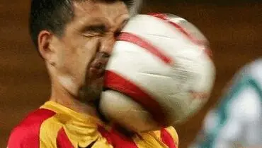 عکس/ برخورد با قدرت توپ به صورت بازیکن
