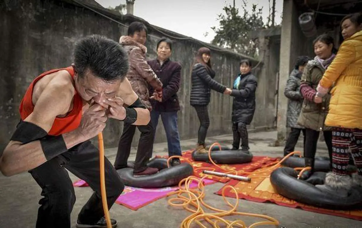 عکس/ بادکردن تایرها با بینی