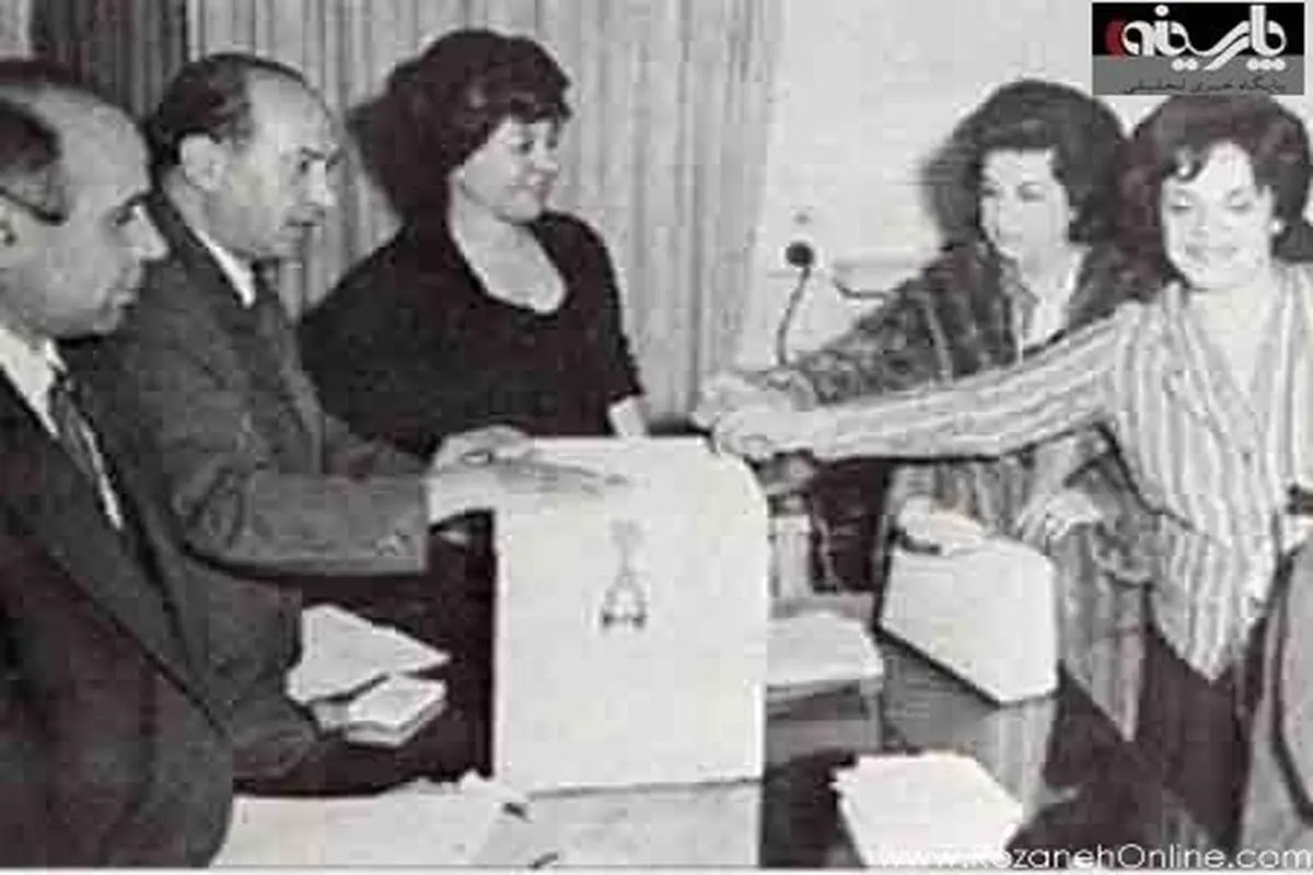 عکس/ اولین حضور زنان در پای صندوق های رای پس از انقلاب سفید