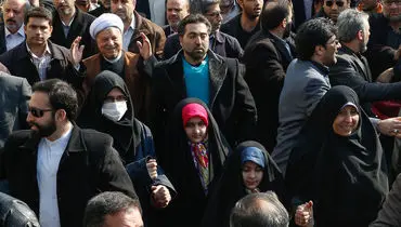 عکس/ آقای دوربینی به دنبال هاشمی در راهپیمایی