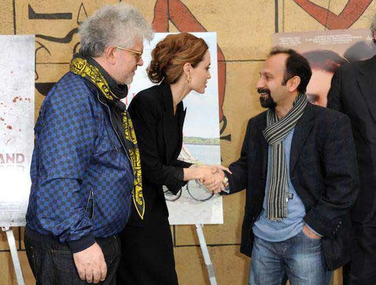 عکس/ دست دادن اصغر فرهادی با آنجلینا جولی