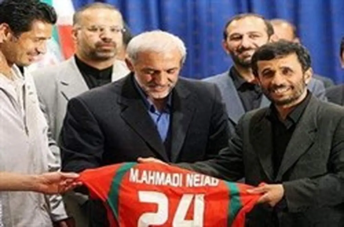 کنایه دوباره علی دایی به احمدینژاد