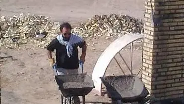 عکس:رضا امیرخانی در اردوی جهادی بسیج