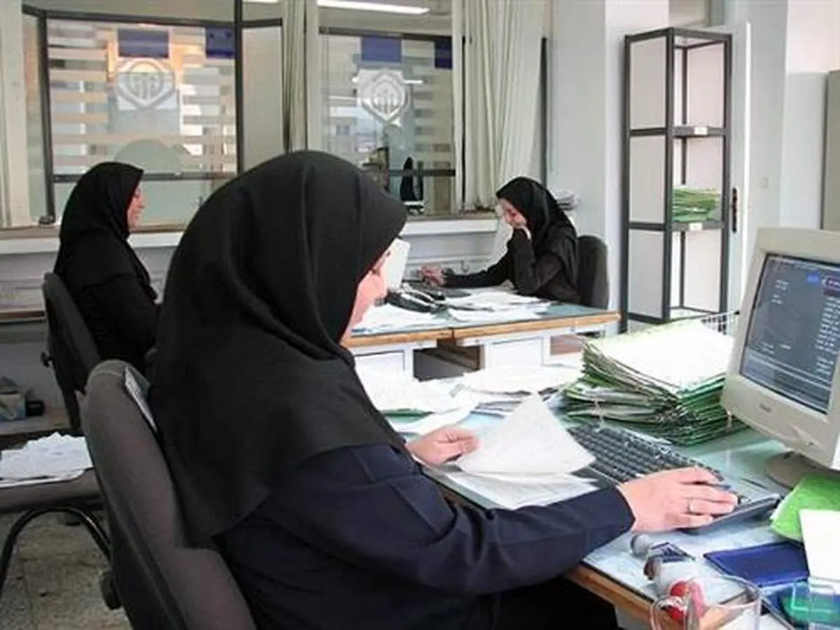 چرا بچه دار شدن مساوی است با بی کار شدن؟