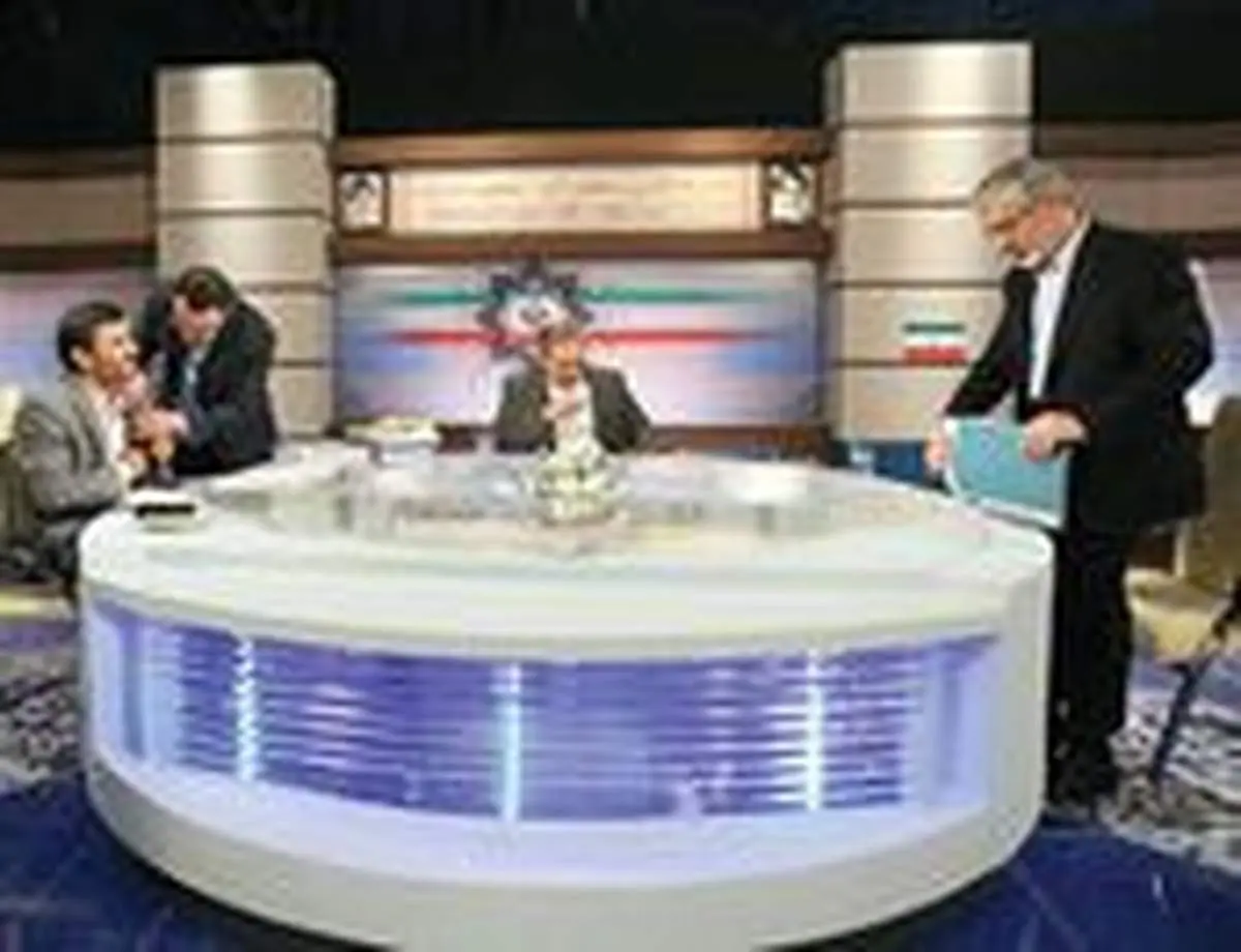 در استوديو مناظره احمدی نژاد-موسوی چه گذشت؟
