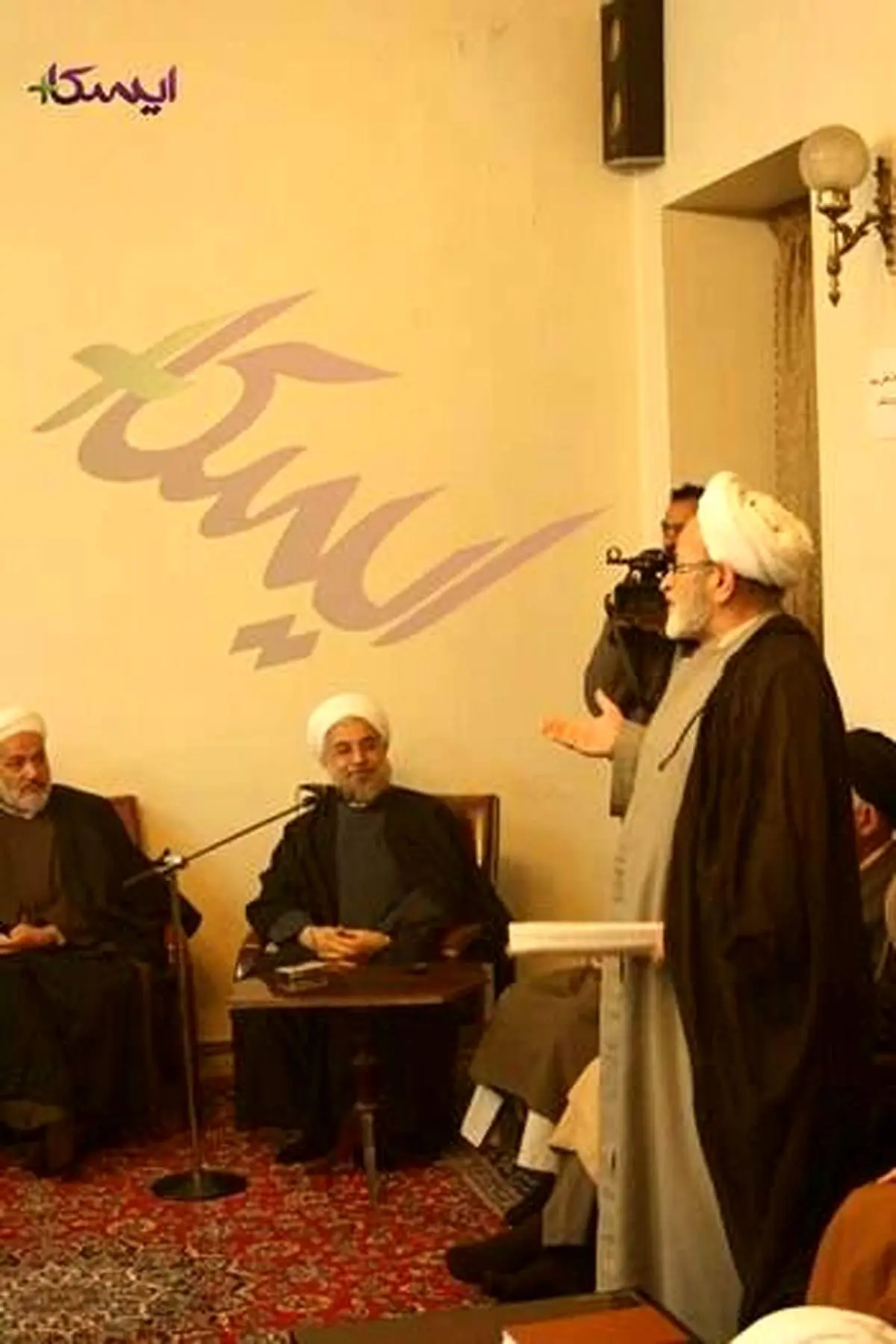 عکس: سخنرانی شجونی مقابل حسن روحانی!