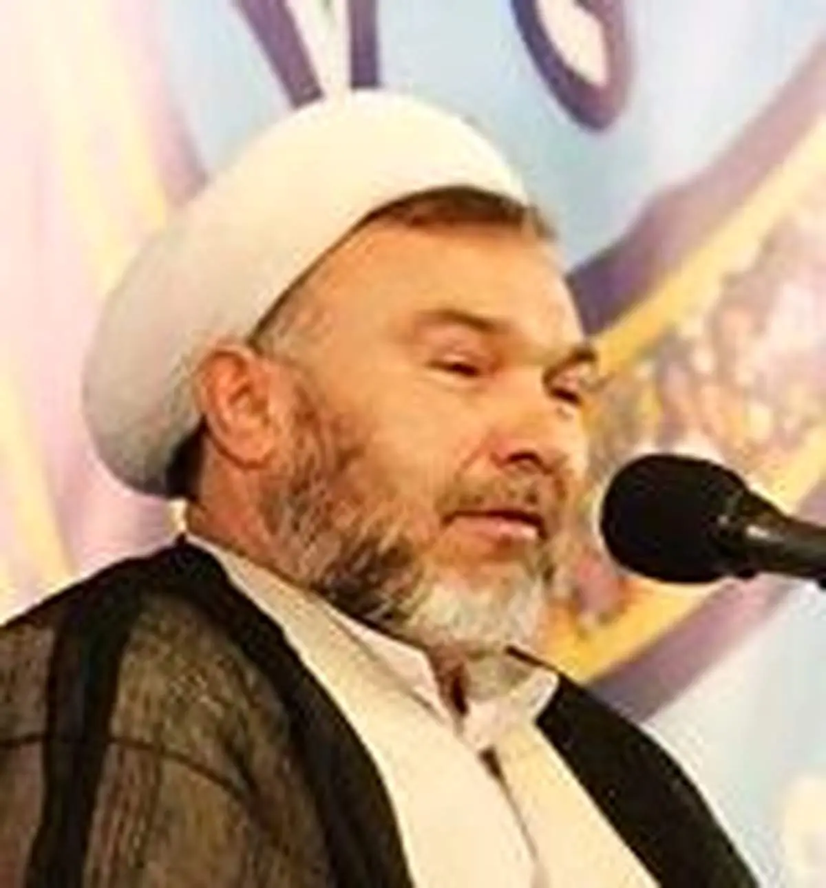 دبیر هییت رییسه مجلس:ﭘﺸﺖ ﺑﺎﻡ ﺧﺎﻧﻪ ﻫﺎ ﺍﺯ ﺑﯽ ﮐﯿﻔﯿﺘﯽ ﺑﺮﻧﺎﻣﻪ ﻫﺎﯼ ﺻﺪﺍ ﻭ ﺳﯿﻤﺎ ﭘﺮ ﺍﺯ ﺩﯾﺶ ﺷﺪﻩ ﺍﺳﺖ