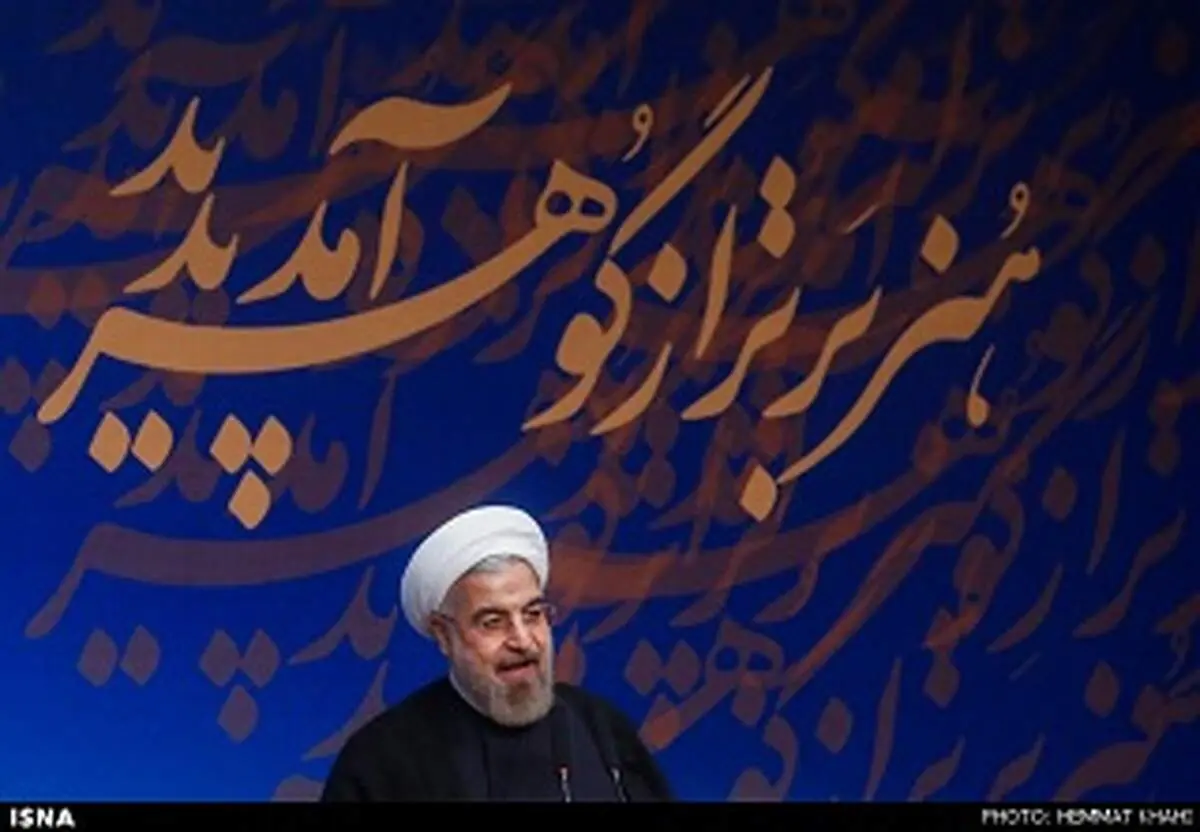 حاشیه های دیدار روحانی با اهالی هنر/ از حضور فاضل نظری تا امانتی روحانی به هومن سیدی+گزارش تصویری
