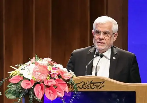 عارف: آمریکایی‌ها باید به فکر ذخیره بنزین و سوخت باشند