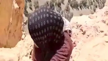 فرشتهٔ نجاتِ صخره‌های سربالا؛شیرزنِ دامدارِ کوهستان+ ویدیو 