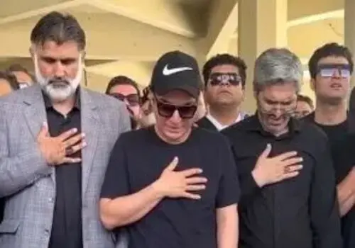 حضور هنرمندان در مراسم خاکسپاری مادر عمو پورنگ؛ آخرین بدرقه با همراهی چهره‌های هنری!
